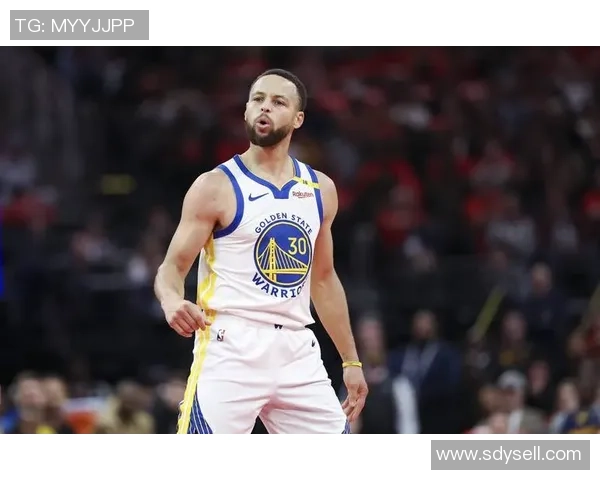 库里三分球总数突破四千大关成为历史第一人再创辉煌纪录